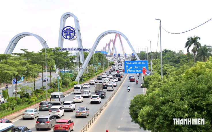 Cầu Nhật Tân trước 'giờ G' áp quy định giữ khoảng cách