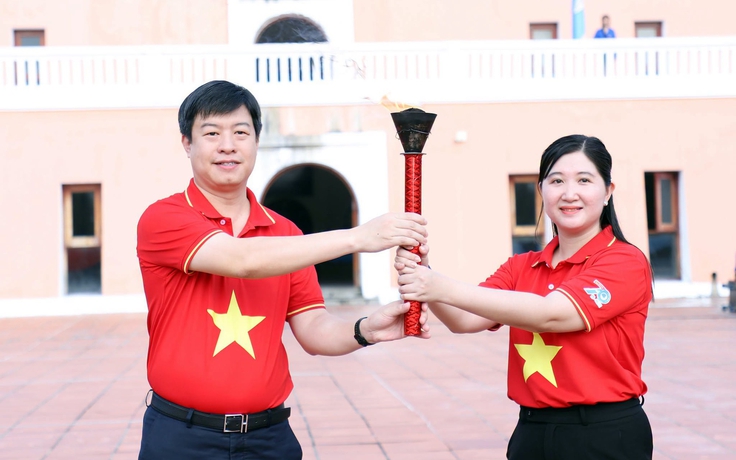 Chào cờ tại Đất Mũi, tiếp nối hành trình 'Tôi yêu Tổ quốc tôi'