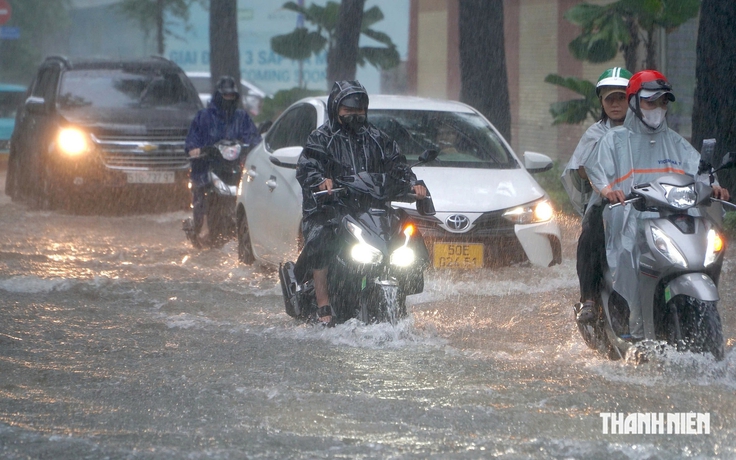 Chiều nay triều cường lên cao, TP.HCM và Nam bộ tiếp tục có mưa lớn