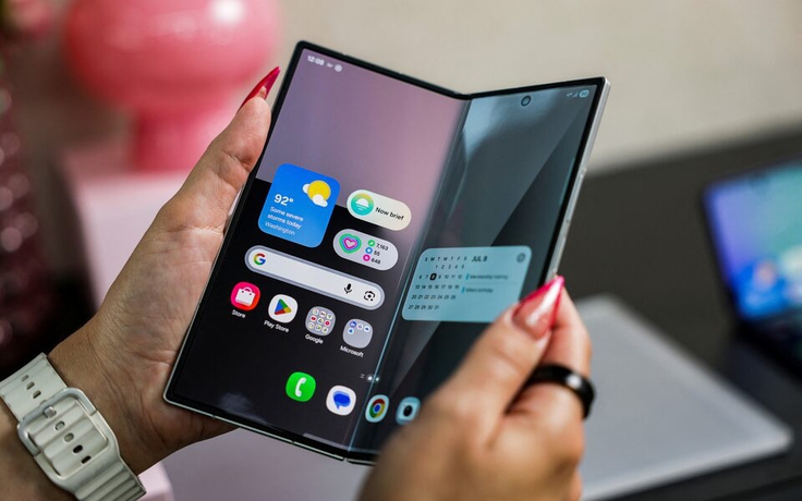 Có nên bỏ tablet để chuyển sang điện thoại gập?