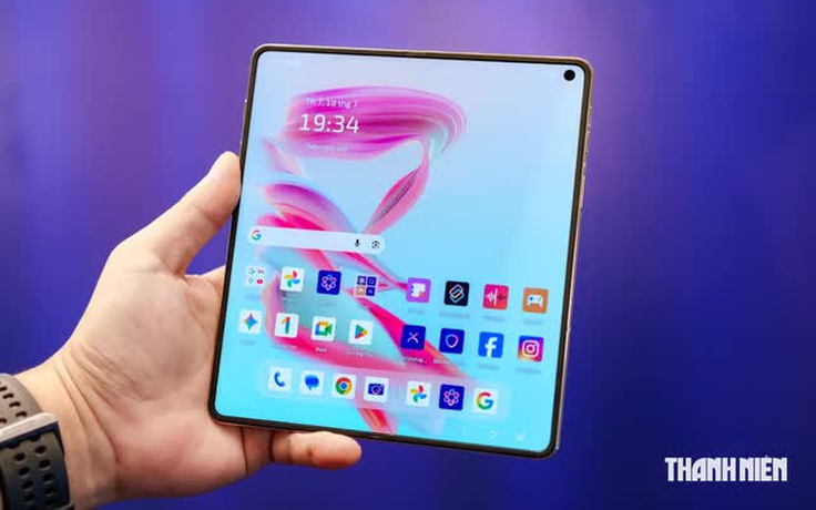 Từ màn hình lớn đến độ bền, điện thoại gập có những ưu nhược điểm gì?