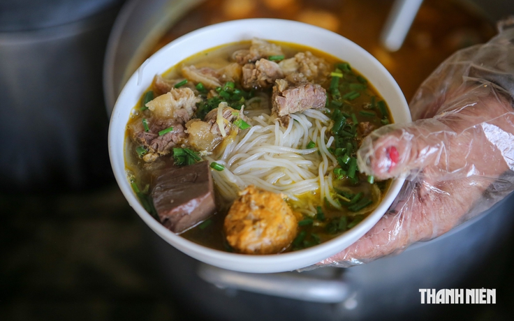 Chuyện ăn ở Huế: Từ cô Bún làng Vân Cù đến tô bún bò Huế trứ danh