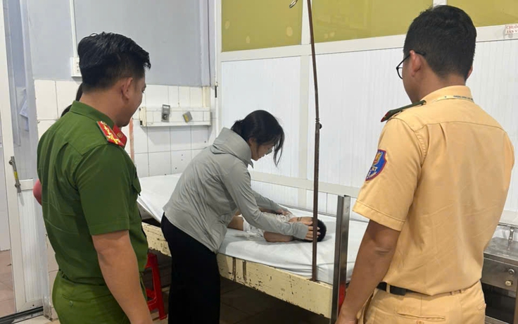 Công an Phú Quốc đưa bé 2 tuổi đi cấp cứu kịp thời bằng xe đặc chủng