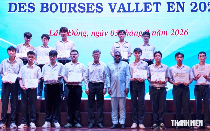 Trao hơn 2,7 tỉ đồng học bổng Vallet cho học sinh, sinh viên