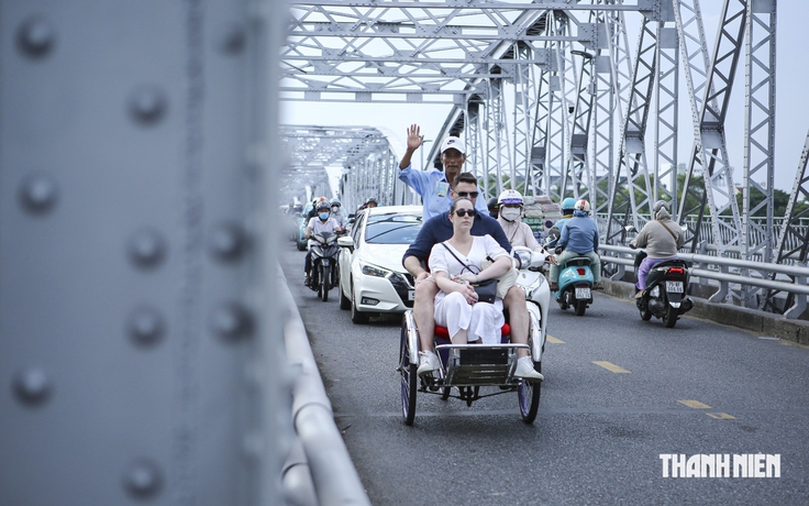 Cầu Trường Tiền rạng rỡ màu nhũ bạc nguyên bản sau đợt đại tu 12 tỉ đồng