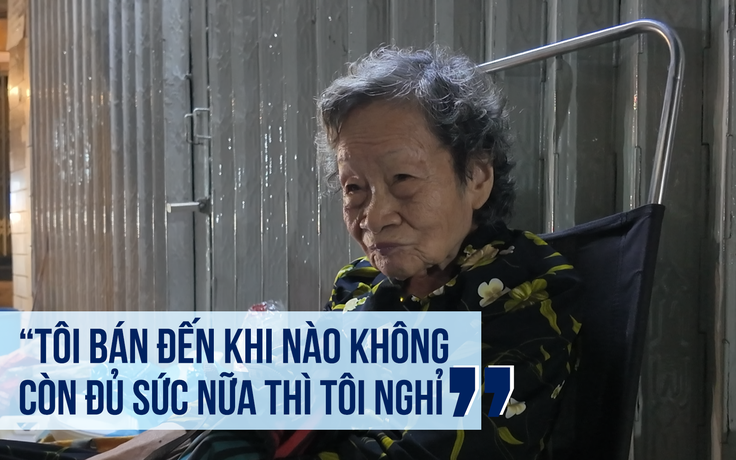 Xe há cảo đêm khuya của cụ bà hơn 80 tuổi: Mưa to vẫn đông khách