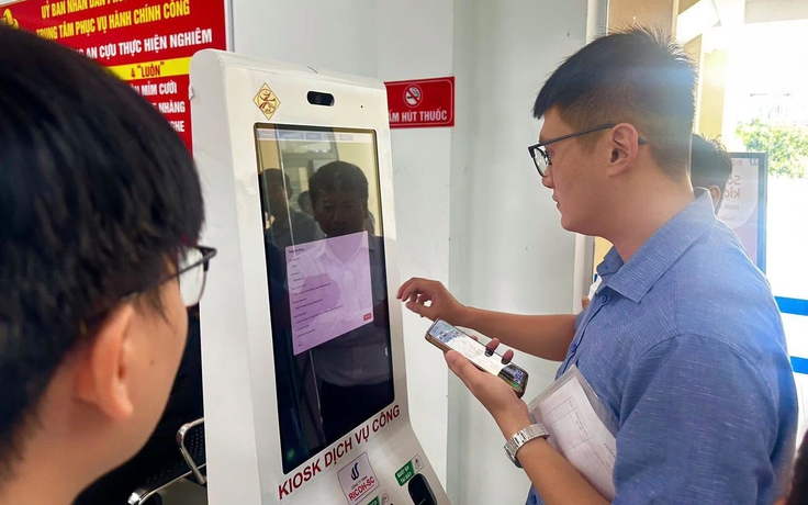 Phường đầu tiên ở Huế đưa robot Kiosk toàn trình vào phục vụ dịch vụ công