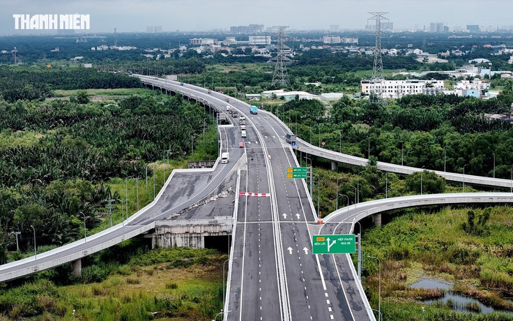 Cao tốc Bến Lức - Long Thành trước giờ thông xe toàn tuyến