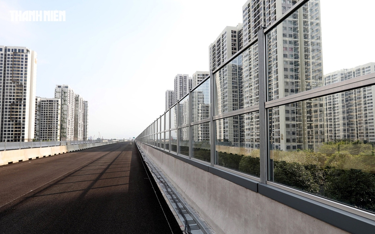 Cận cảnh tường chống ồn Vành đai 3 TP.HCM xuyên qua Vinhomes Grand Park