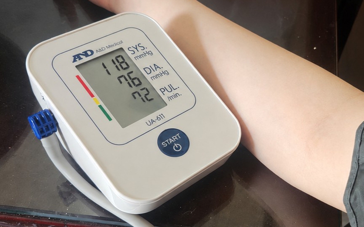 Đo huyết áp tại nhà: Khi nào cần đo 2 tay?