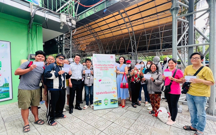 Xe buýt TP.HCM 'truy tìm' hành khách may mắn trúng xe đạp mà chưa tới nhận