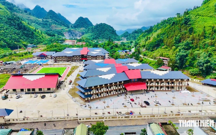 Trường học 215 tỉ đồng vùng biên, điểm cầu trực tiếp lễ khai giảng chung cả nước