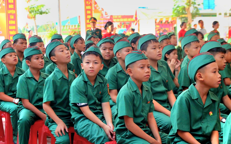 Trường Thiếu sinh quân miền Trung khai giảng: Học sinh khóa đầu tiên háo hức 'nhập ngũ'