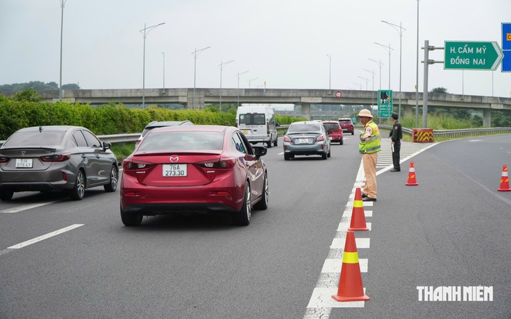 Xe chạy chậm dưới tốc độ tối thiểu trên cao tốc bị phạt bao nhiêu?