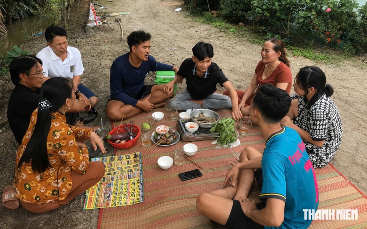 Vì sao người miền Tây thích trải chiếu đãi khách giữa sân, giữa vườn?