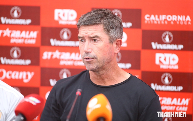 HLV Kewell cay đắng, chỉ trích Hà Nội dứt điểm kém cỏi: HLV Arthur khen CLB Công an TP.HCM tuyệt vời