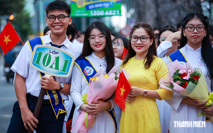 Sáng nay học sinh cả nước dự khai giảng năm học mới với nhiều điểm đặc biệt
