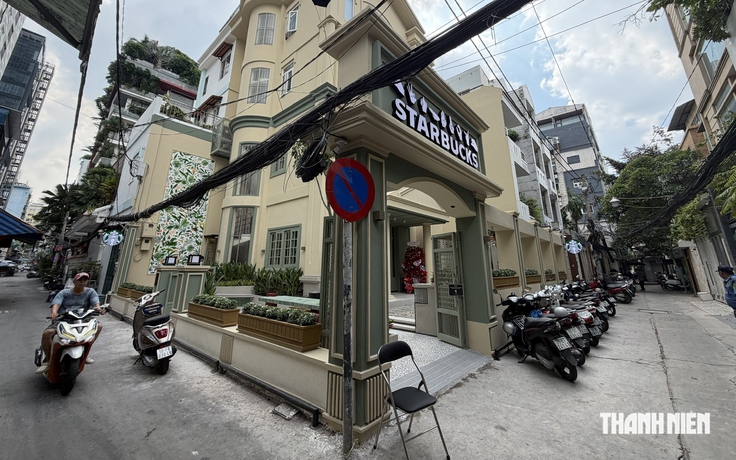 Starbucks mở cửa hàng 'núp' hẻm đầu tiên ở TP.HCM