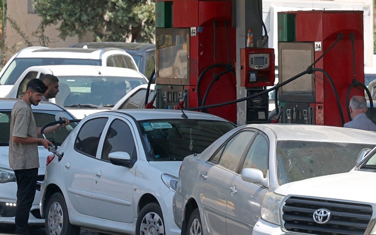 Iran tăng giá xăng với người dùng nhiều, sắp lập vùng cấm gần eo biển Hormuz