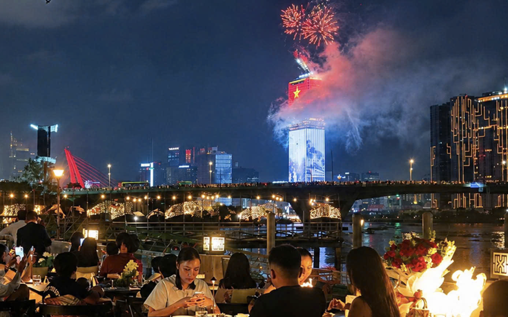 Trung thu ghé nhà hàng 'view tỉ đô' ven sông Sài Gòn, xuôi 'dòng chảy Nam bộ'