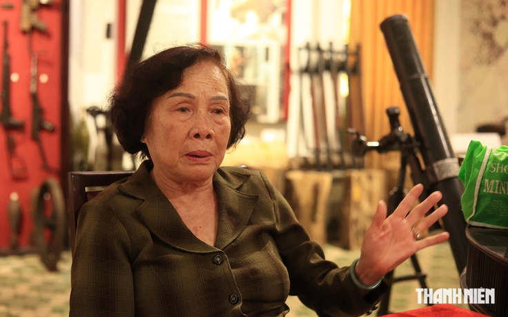 Nữ giao liên kể chuyện vượt B52, giấu mật thư dưới đế giày con trai năm 1975