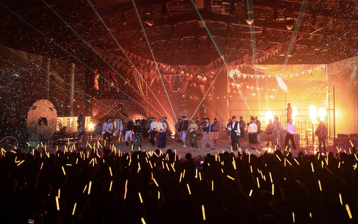 Concert 'Tinh hà say hi' gây xôn xao: Vé 50 triệu vẫn 'cháy'