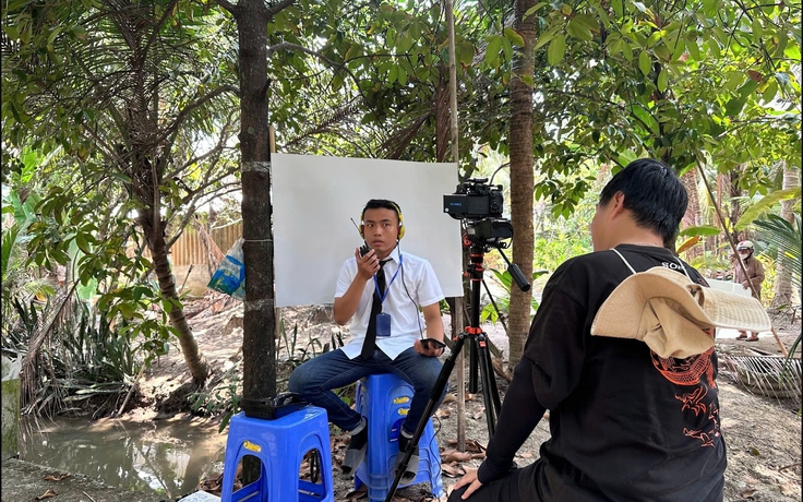 Cặp đôi trẻ 'hóa người tí hon' để kể chuyện thiên nhiên