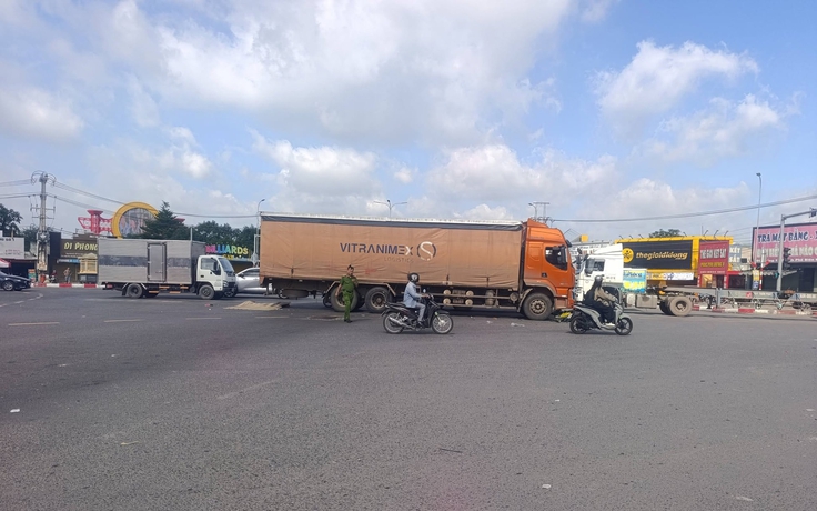 Tai nạn thương tâm ở nút giao Cổng 11 khiến một phụ nữ và 2 trẻ em tử vong