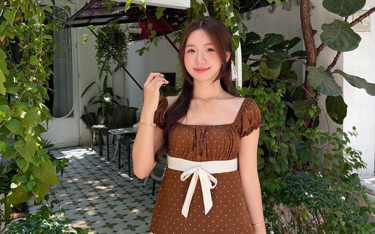 Vừa giấu bắp tay, vừa khoe khéo bờ vai thon với áo cổ vuông