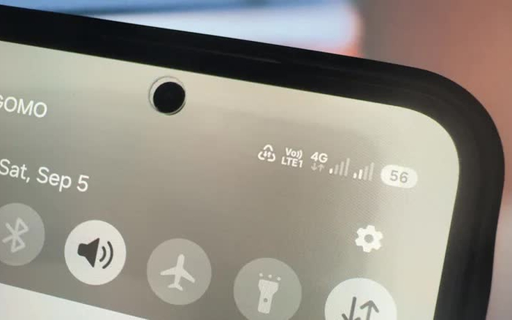Điện thoại Samsung hiện biểu tượng hình tam giác cảnh báo điều gì?
