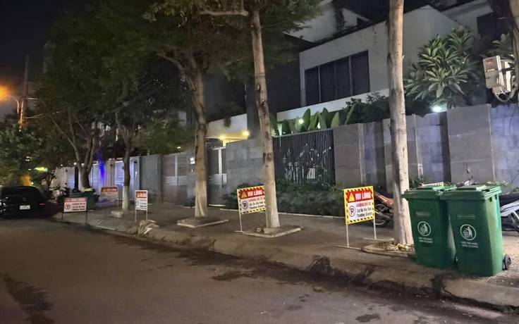 Vụ chủ nhà đặt tới 5 bảng 'cấm đỗ xe' trước cửa: Có phạm luật không?
