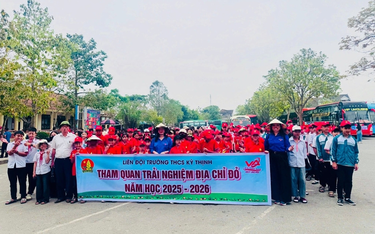 Tổ chức cho hơn 2.100 học sinh đi trải nghiệm 'chui'