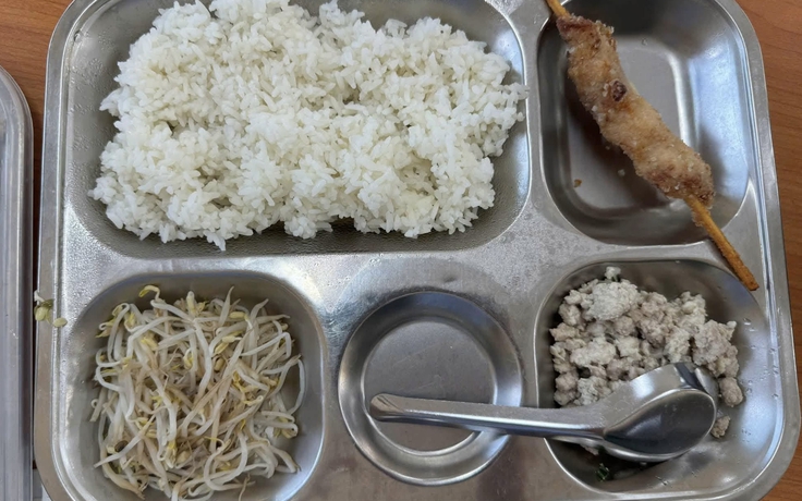Bữa ăn bán trú muộn, 'lèo tèo': Hà Nội yêu cầu rà soát toàn bộ