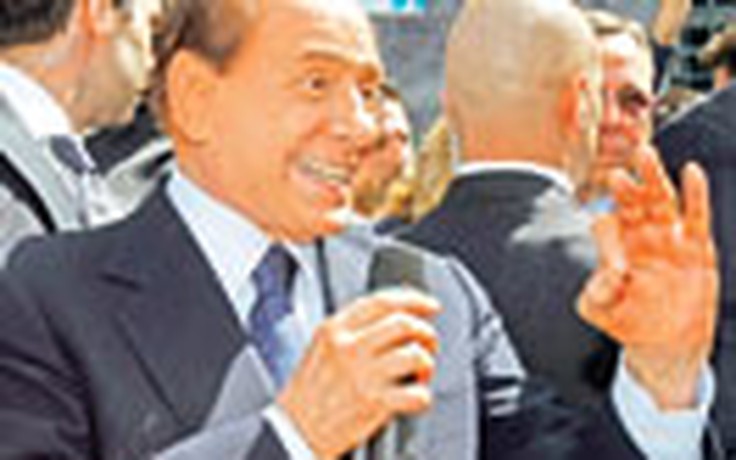 Berlusconi, huy hoàng và bê bối - Nhẵn mặt chốn công đường