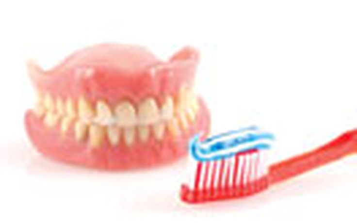 Chăm sóc răng giả hữu hiệu