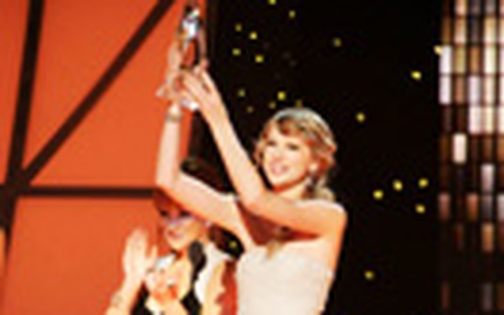 Taylor Swift đại thắng giải âm nhạc đồng quê CMA 2011