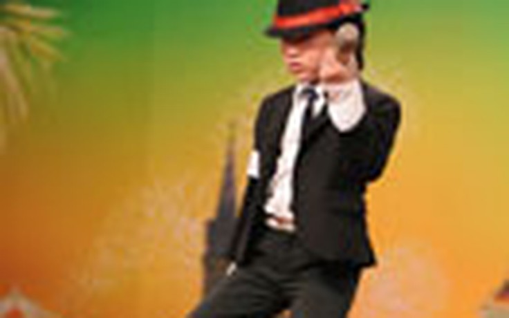 Cậu bé 8 tuổi hát “Chú ếch con” và nhảy kiểu M. Jackson