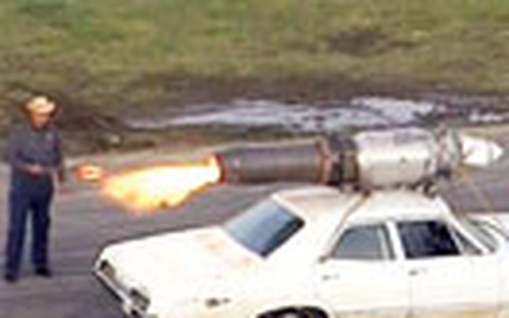 Tên lửa trên nóc xe