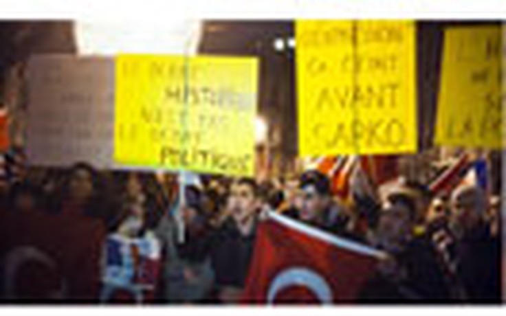 Thổ Nhĩ Kỳ “đóng băng” quan hệ với Pháp