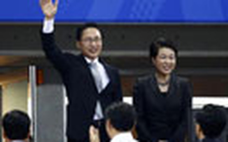 Vợ chồng tổng thống Hàn Quốc bị kiện