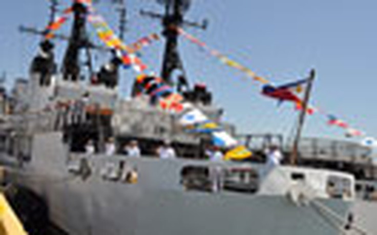 Được tàu chiến, Philippines đòi Mỹ thêm chiến đấu cơ