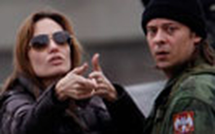 Phim đầu tay của Angelina Jolie bị kiện