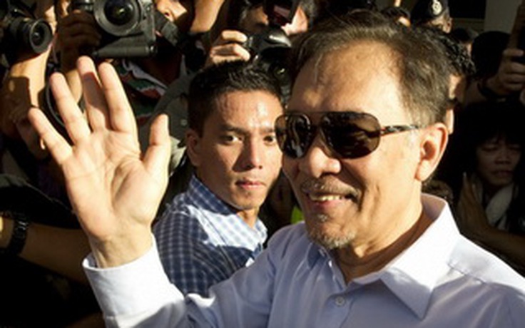 Thủ lĩnh đối lập Malaysia trắng án tội quan hệ đồng tính