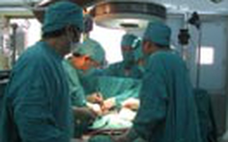 Chuyển giao kỹ thuật mổ tim cho Bệnh viện Bình Định
