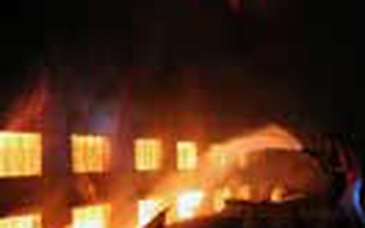 121 người chết trong vụ cháy xí nghiệp may ở Bangladesh