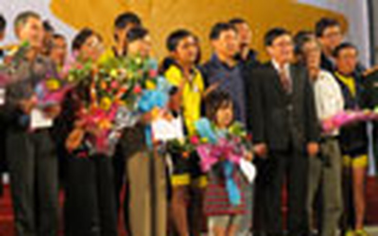 Đoàn xe đạp xuyên Việt "Đồng hành da cam" đến Huế