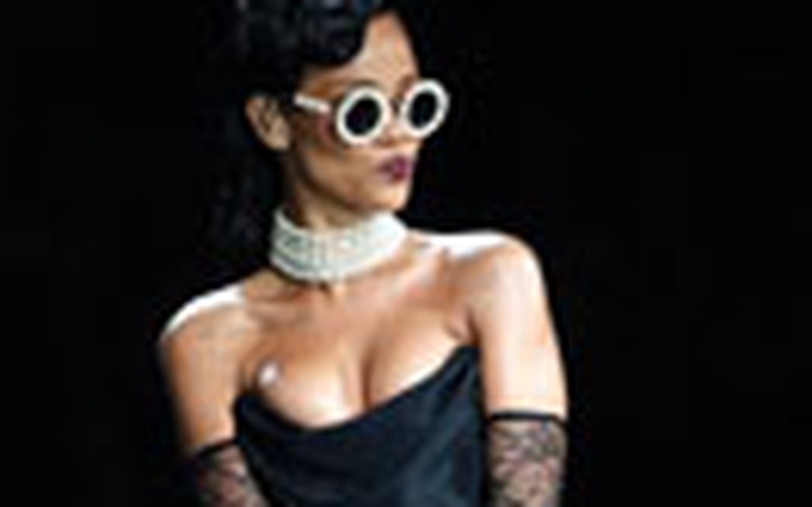 Rihanna cuốn hút trong “tiệc đồ lót”