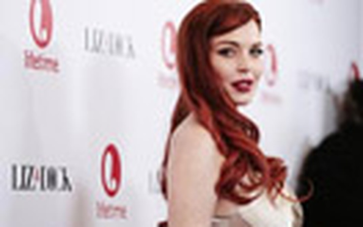 Lindsay Lohan lại “thượng cẳng chân, hạ cẳng tay”