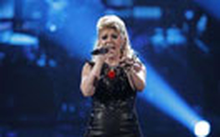 Quán quân American Idol Kelly Clarkson đính hôn