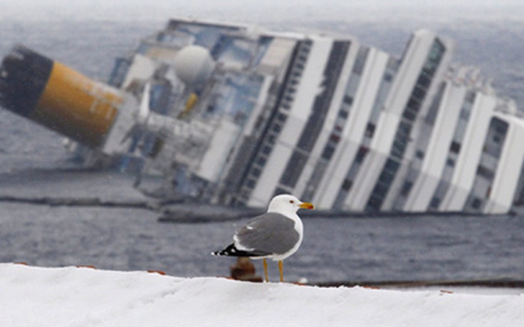 Tuyết và biển động ngăn trục vớt con tàu xấu số Concordia